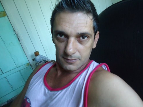 O IDEAL SERIA KE,AS PESSOAS SOUBESSEM AMAR,O MESMO TANTO KE SABEM FINGIR
