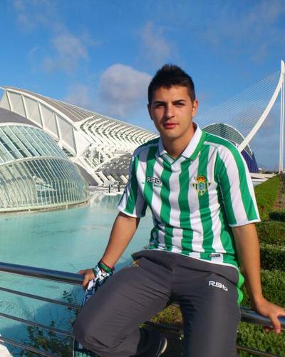 Amante del deporte, estudiante de INEF en la UPM y bético hasta la médula