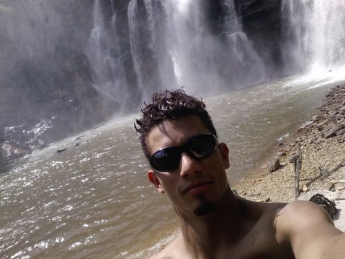 a vida e apenas uma luta entre vitoria e ganhar muito !!!muitos nao vive ela como deveria!!! EU VIVO O ESTREMO!! VIVA CADA MINUTO COM SE FOSSE O ULTIMO !!!!!
