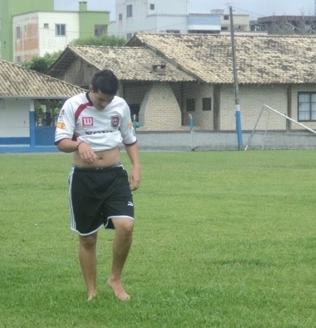 Grêmista, amo futebol,leão,19 anos,e bonito..