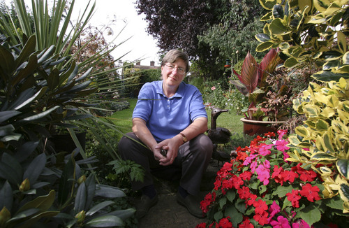 I am  a Plantswomen and Horticulturist, Lecturer, Broadcaster, Author, Botanical Guide, Photographer and Trainer.