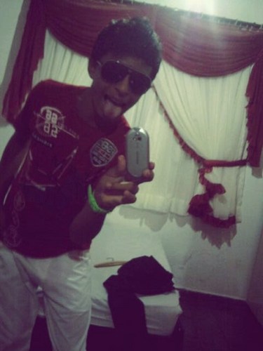 Soo Siimples Maaiis Eue Te Gaaranto eu seii Fazee oo Lê Lê Lê Lê Duviida? Seguii aii Noviinha @ViihTeexMSF ... ou 97206865 conversamos só eu e vs HEHEHE....