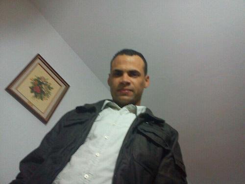 elfarajon's profile picture. 