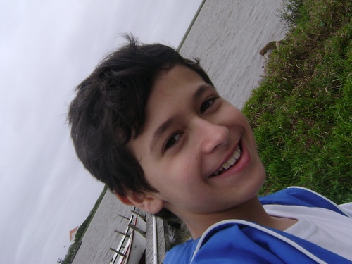 Eu sou legal e simpático.Eu amo a minha vida e adoro fazer as coisas que eu faço!!!