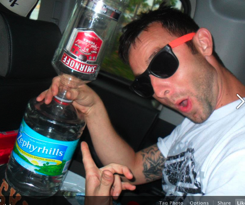 EAzinDaGaMe's profile picture. i like to get drunk and dougie #drunkdougie