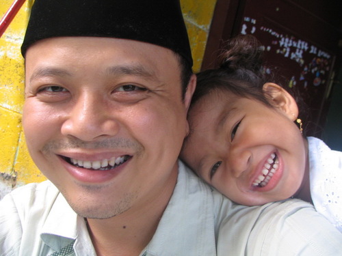 Gila nonton, Chief Cook yg pengen slalu menjaga tobat nasuha, ayah dari michelle dan fabian :) bangga punya istri hebat di Agama :)