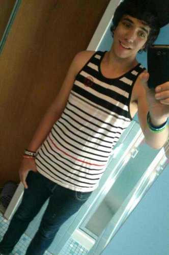 ChristaBar07's profile picture. Gay Single 17 likes to talk :)