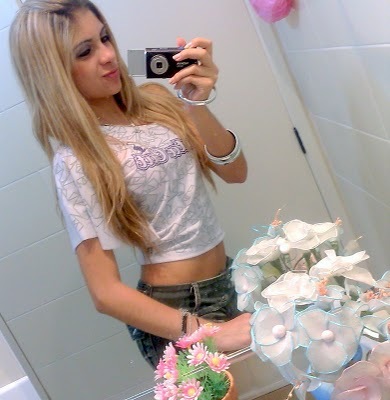 eu sou assim como qualquer uma mulher mas claro que sempre seou uma caixinha de surpresa *-*