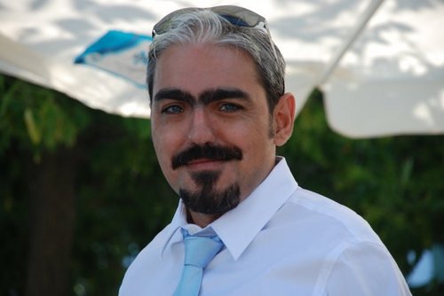 ilkerakay's profile picture. yazılım desen var, beşiktaşlılık desen var, kırım tatarlığı desen var, efendime söliyim amatör telsizcilik , gitarcılık, bass sempatizanlığı.. yani neler neler.
