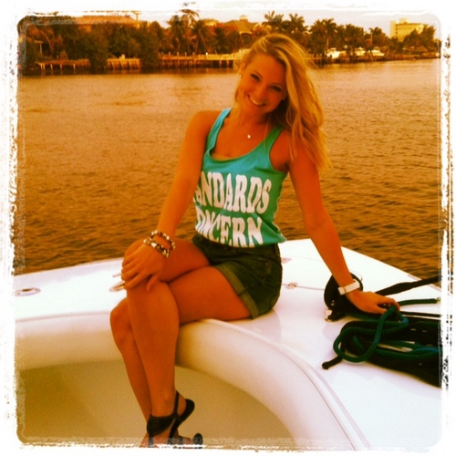 ashleyshambor's profile picture. hoot hoot