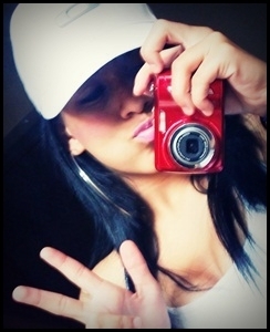 Por maiis qq. eu tente esquecer 
memórias veem mee enlouquecer 
miinha sentença éh vsê ♫ 

'