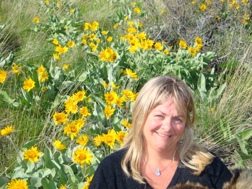 MonicaCaulfield's profile picture. Evolutionary Astrologer, Massage Therapist, Reflexologist, Herbalist, Freelance Writer for alternative medicine, Food Truck Vendor