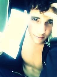 me chamo guilherme e sou feio.amo MINHA melhor amiga @soou1docinho_ ♥_♥ e só :)