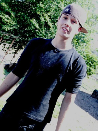 quem sou eu?
' aquele que esta acima de você :B e abaixo de Deus .
ρяα qυє мєtєя мαlα, รє cσм нυмildαdє єυ яσυbσ α cєиα ...