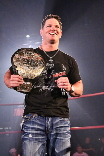 im a pro wrestling fan. also play football and baseball. but i love girls so im dtf anytime. dm me for fun.