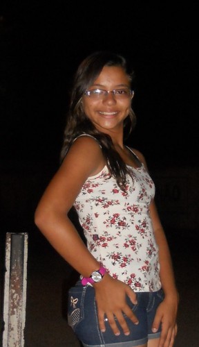→ Não tente me entender e muito menos me julgar! Não sô perfeita eu num nasci pra te agradar!