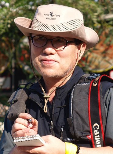 sagang58's profile picture. 연작 '사라져가는 것들 잊혀져가는 것들1, 2' 여행에세이 '클레오파트라가 사랑한 지중해를 걷다' '아브라함의 땅 유프라테스를 걷다' 등을 썼습니다. 언론인/여행가. 글/ 사진/여행. 이 땅에서 사라져가는 것들의 마지막 모습을 기록하고 사진에 담기 위해 구름처럼 떠돌고 있습니다.