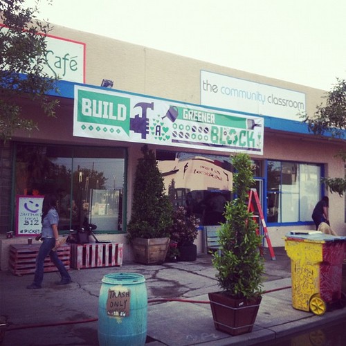 PepperItForward's profile picture. New movement born @GreenerBlocks: #PepperItForward; random acts of peppers. organic green peppers to random people @GreenerBlocks
#RandomActs of Pepper