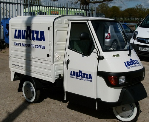 Quirky Lavazza Coffee cart Produced by @Bigcoffeeuk Available for hire Call Carlo 07590197588 bertoslavazzacc@hotmail.co.uk