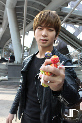 바쁜지오군을대신해팬서비스를해줄지오봇입니다.100%수동입니다. I'm not real MBLAQ GO.just fan service GO bot:) (실제지오군→@MBLAQGO)  리밋계정(limit ID)@MBLAQGO_b2