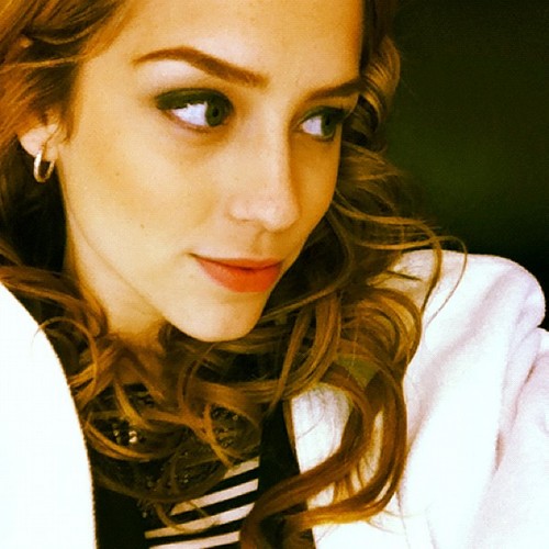 Fc Feito Para @Sophiaabrahao , Since : 20/10/2011  !  
Parçççeiria : : @Soso_Pitoleca