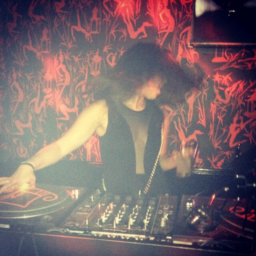 SavvyBDiaries's profile picture. Get up to go back down.  Its happening and yes craze is a thing. Hash tag it.