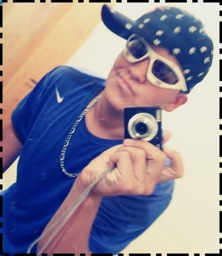 ipoliveiraivan's profile picture. 'Se algumas pessoas se afastarem de você, não fique triste. Isso é resposta da oração:  'Livrai-me de todo mal. Amém''