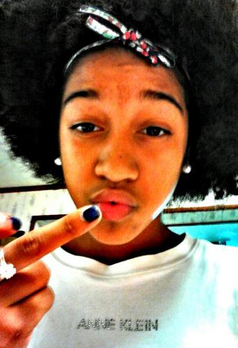 LÉLË ONT NEED FRIENDS!!:))