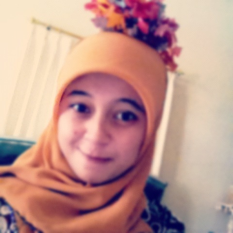 9 November 1989,,,Guru tik sma negeri , istri @ariesard, mahasiswa S-2 UPI