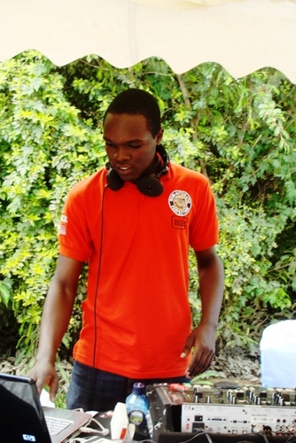 onyangojunior's profile picture. an iconoclast