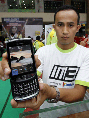 Dijual BlackBerry Bold9900(Dakota) Rp2jt baru dan bergaransi resmi TAM 2thn.
minat call:08996434344