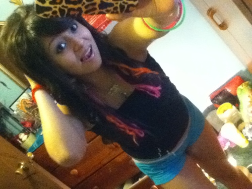 simply follow me or fuck you no matter iF love hurts THATS what keeps me going  mention for follow bak #IDGF #LATINA #LOVE