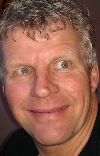 Man 55 jaar woont in Hengelo samen met Linda, twee kinderen. SPH opleiding, werkt als wijkcoach bij SMD in Enschede.
