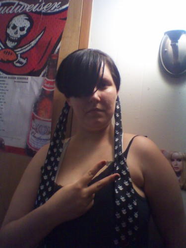 I  AM A NICE GIRL WHO IS JUST LOOKING TO BE ACCEPTED AND LOVED ( wytchy bytch) I LOVE GREEN DAY, ANYONE HAVE A FACEBOOK:)