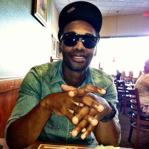 _DLEW's profile picture. 25/Father/When life sucks I just enjoy the head.