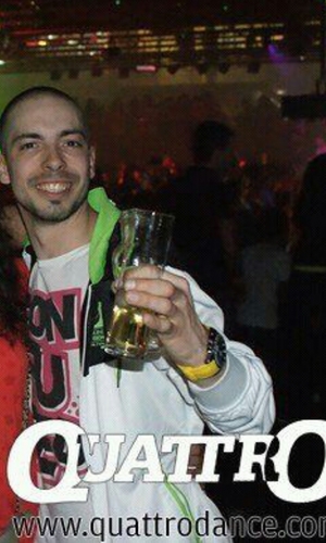 Asturiano,amante de todo tipo de deportes,formo parte del equipo de futbol sala Yesos Castaño y seguidor de Fernando Alonso y del Real Madrid.