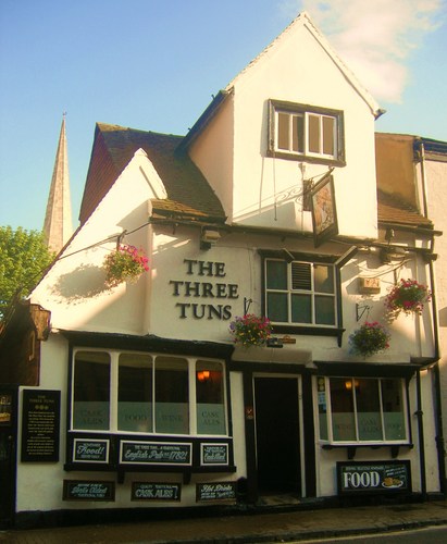 An Iconic traditional English pub in the heart of the city,we serve real ale and great food!