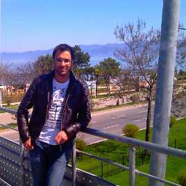 rezan_aslan's profile picture. 