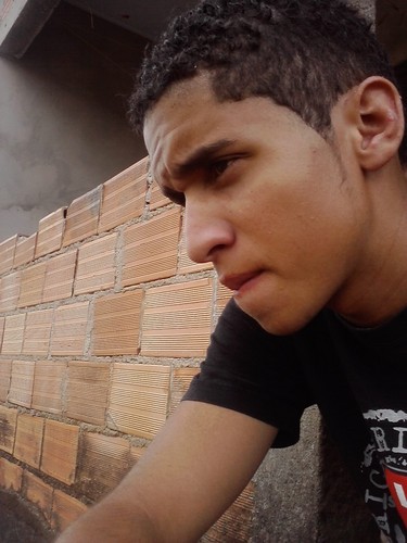 so alegre, esperto, atento e diferente dos outros!