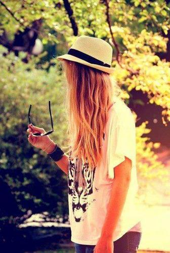 status: single and hoping to find my boy
age: 16
birthday: 13/07