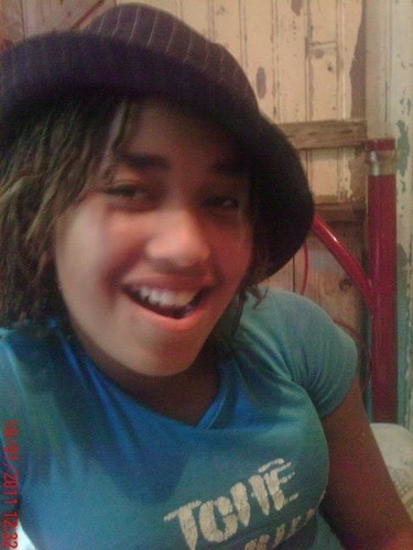 meu nome é ketlem, tenho 13 anos, meu namo se chama felipe e minha prima q eu eu amo é a @_umaperfeita, eu sou Feliz *-*