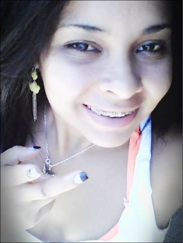 Umα pequenα pessoα, com sonhos de umα grαnde meninα !
Vivendo num mundo surreαl e estressαnte
tentαndo αpenαs ser feliiz ! 8)~