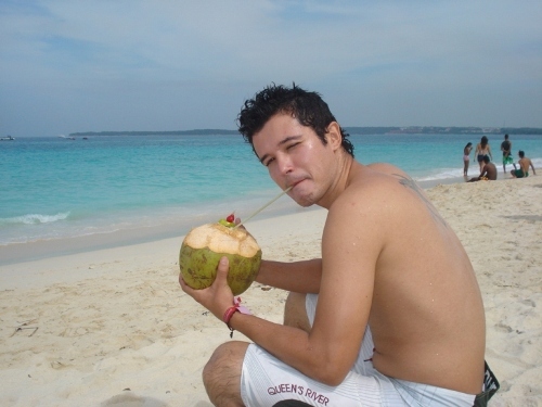 naci en la perla del Ruiz.. me crie en el Corazon del Valle y vivo por colombia la tierra querida,,,, epa la arepa!!!
