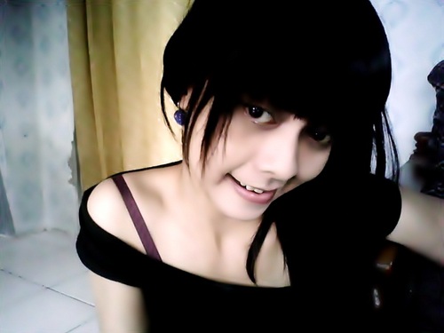 yenzyenzzulia's profile picture. 