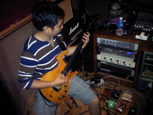 budi_ogah's profile picture. Manusia biasa saja.. Lakukan, jangan sekedar memikirkan, apalagi hanya MENCELA.. instagram : @budi_ogah