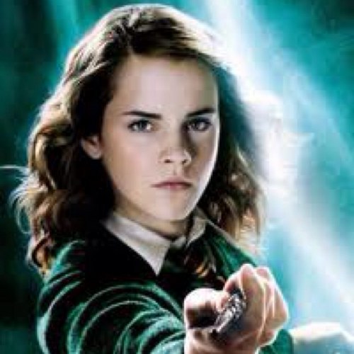 Hermione Jean Granger. Hogwarts'ta seherbazım.. Patronus'um Su Samuru. ;)