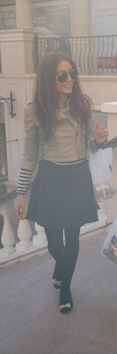 Hangs around bakeries, tea enthusiast; whilst working towards a killer set of abs!