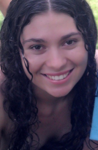 18 anos, vascaína... romântica.
Me perco, me procuro e me acho. E quando necessário, enlouqueço e deixo rolar..
#udt...