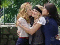 Feito dia 29/01/2012
 @melfronckowiak  @Lua_Blanco @sophiaabrahao Amo vcs Pimentinha, Tirulipa e Miojinho♥♥♥♥♥♥♥♥ 
Madrinha @ChayConexoes s2 s2 s2