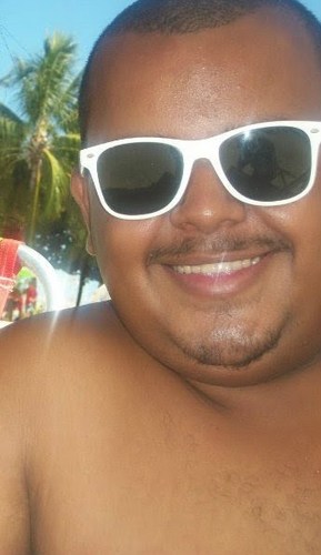 O menino/garoto/homem,que faz de tudo pra ser feliz na vida ! :)
